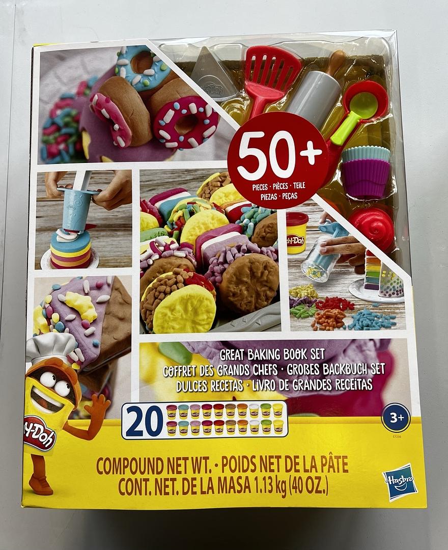 Play-Doh Kitchen Great Baking Book Set Cookies Cakes 50 pieces Clay Bake Cook